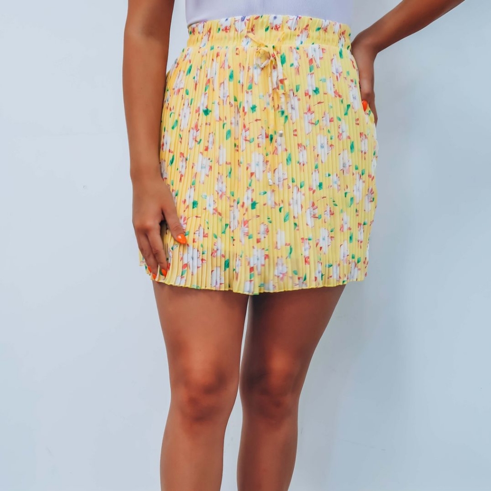 Yellow pleated skirt